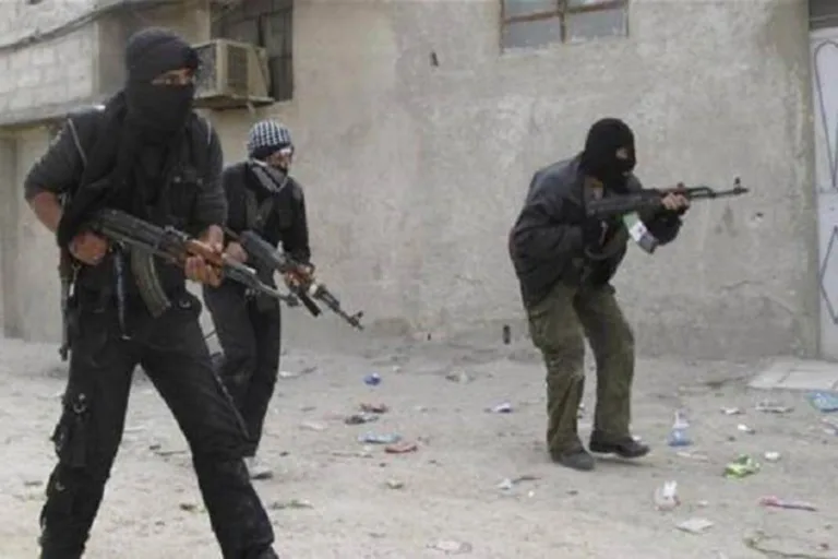 مسلحون بزي عسكري يسرقون مبالغ مالية من منزل شرقي بغداد